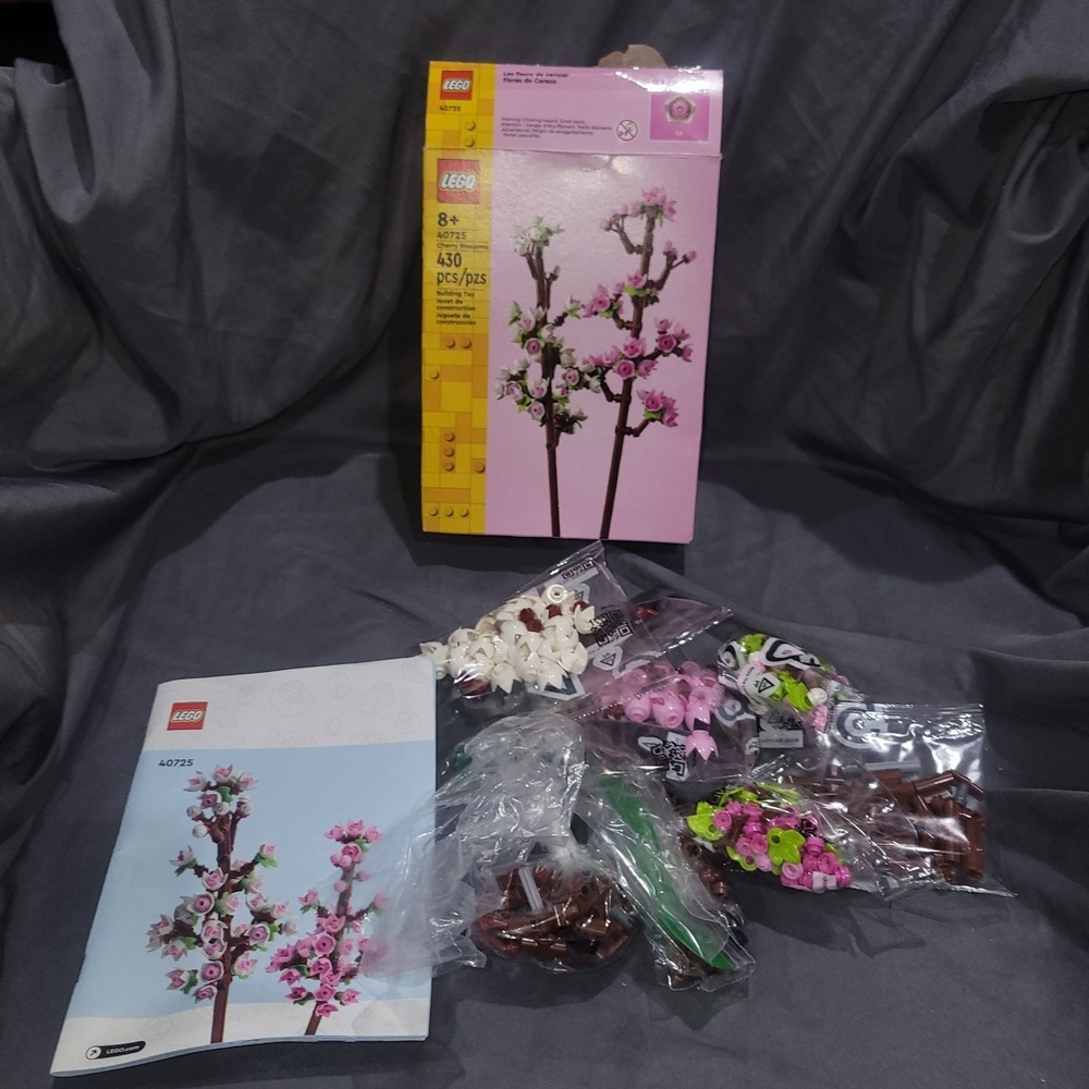 2024 LEGO #40725: Cherry Blossoms (438pcs) - Picture 1 of 5